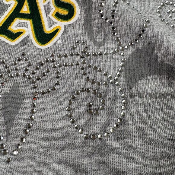 G-III 4Her by Carl Banks Oakland A’s Athletics Gray T Shirt Sz Large Rhinestone - Picture 4 of 13